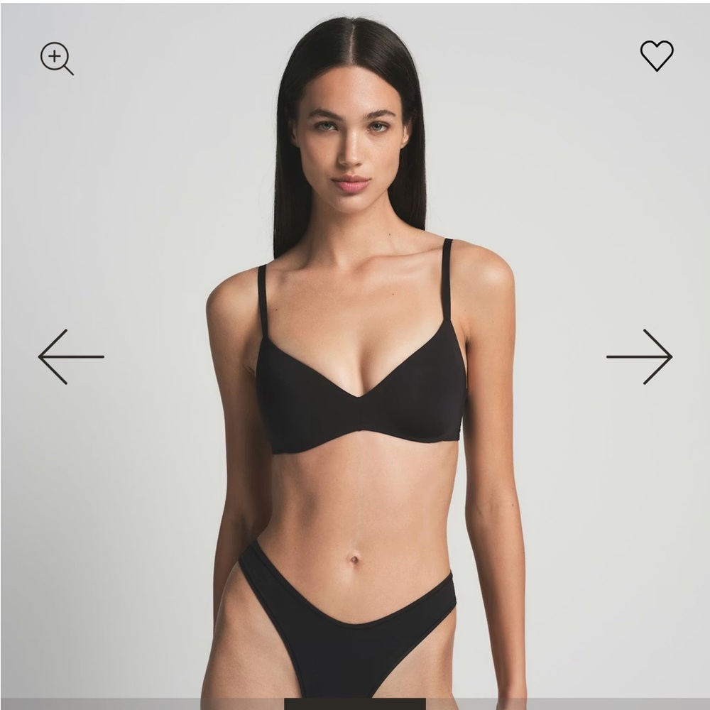 NWT 32D Skims wireless form push up plunge bra, onyx